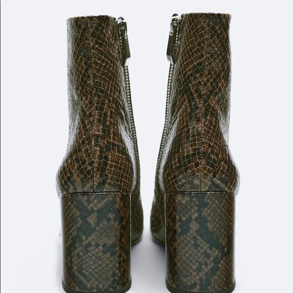 ZARA BLOGGER FAVORITE EMBOSSED WIDE HEELED ANKLE BOOTS SNAKE - Picture 9 of 9